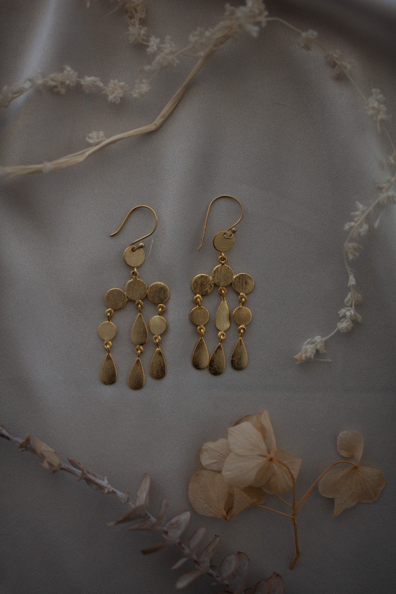 Leda Chandelier Earrings Gold