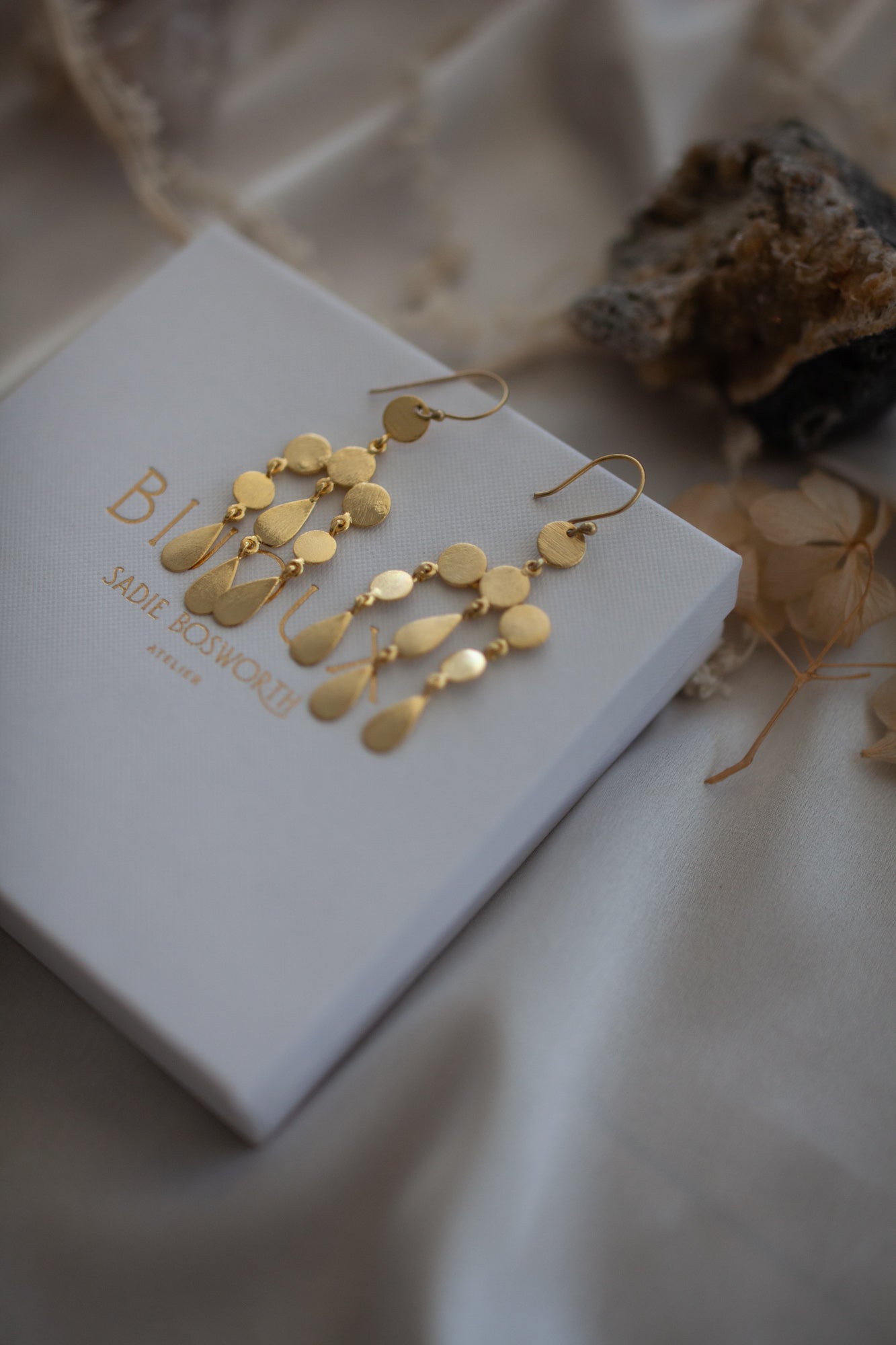 Leda Chandelier Earrings Gold